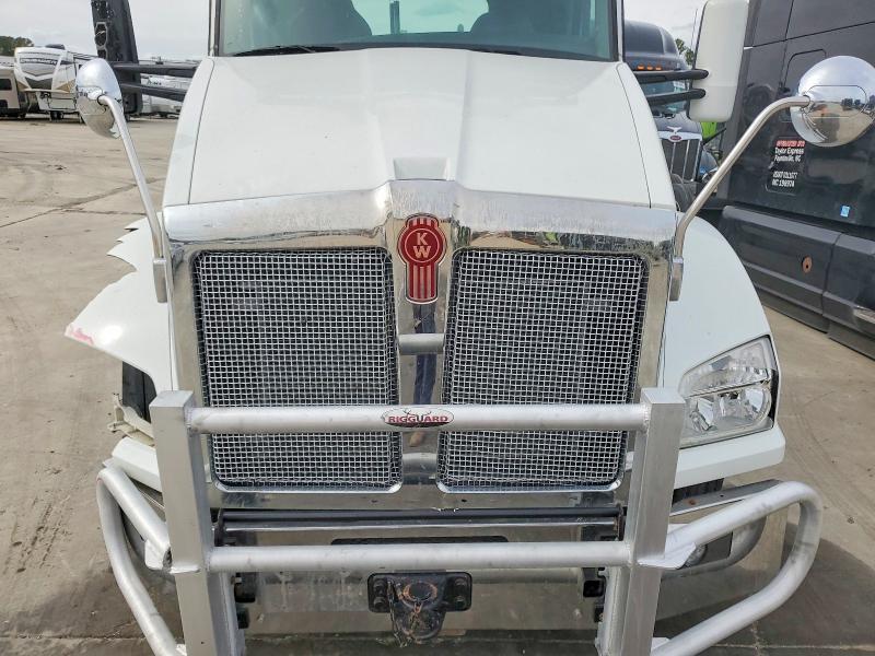 2020 Kenworth T880 Semi Truck
