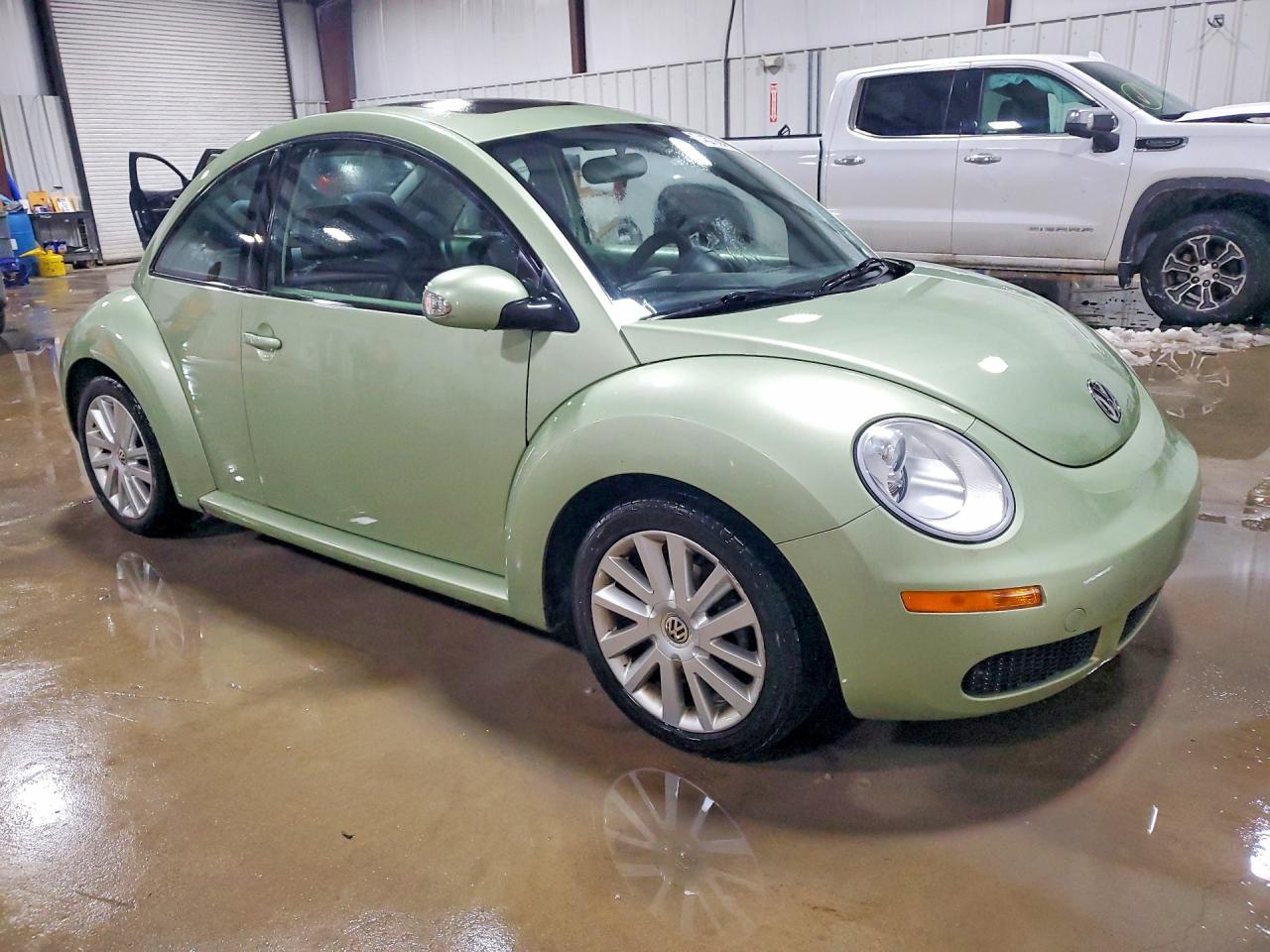 2008 Volkswagen New Beetle s