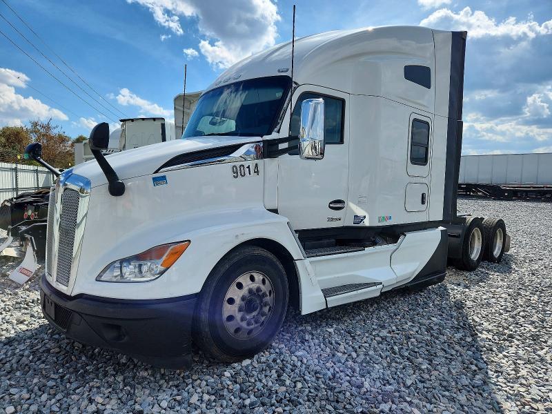 2023 Kenworth T680 Semi Truck
