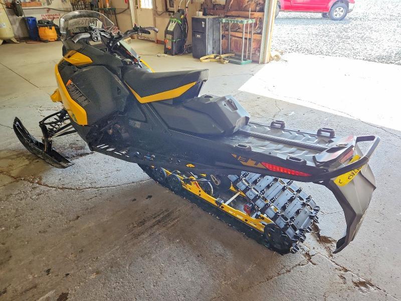 2025 Skidoo 2025 SKI-DOO Snowmobile