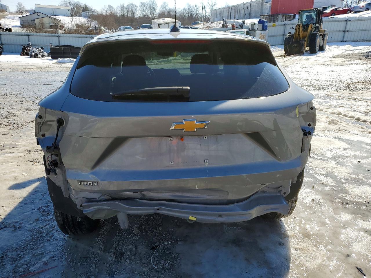 2025 Chevrolet Trax ls