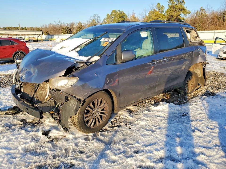 2012 Toyota Sienna xle