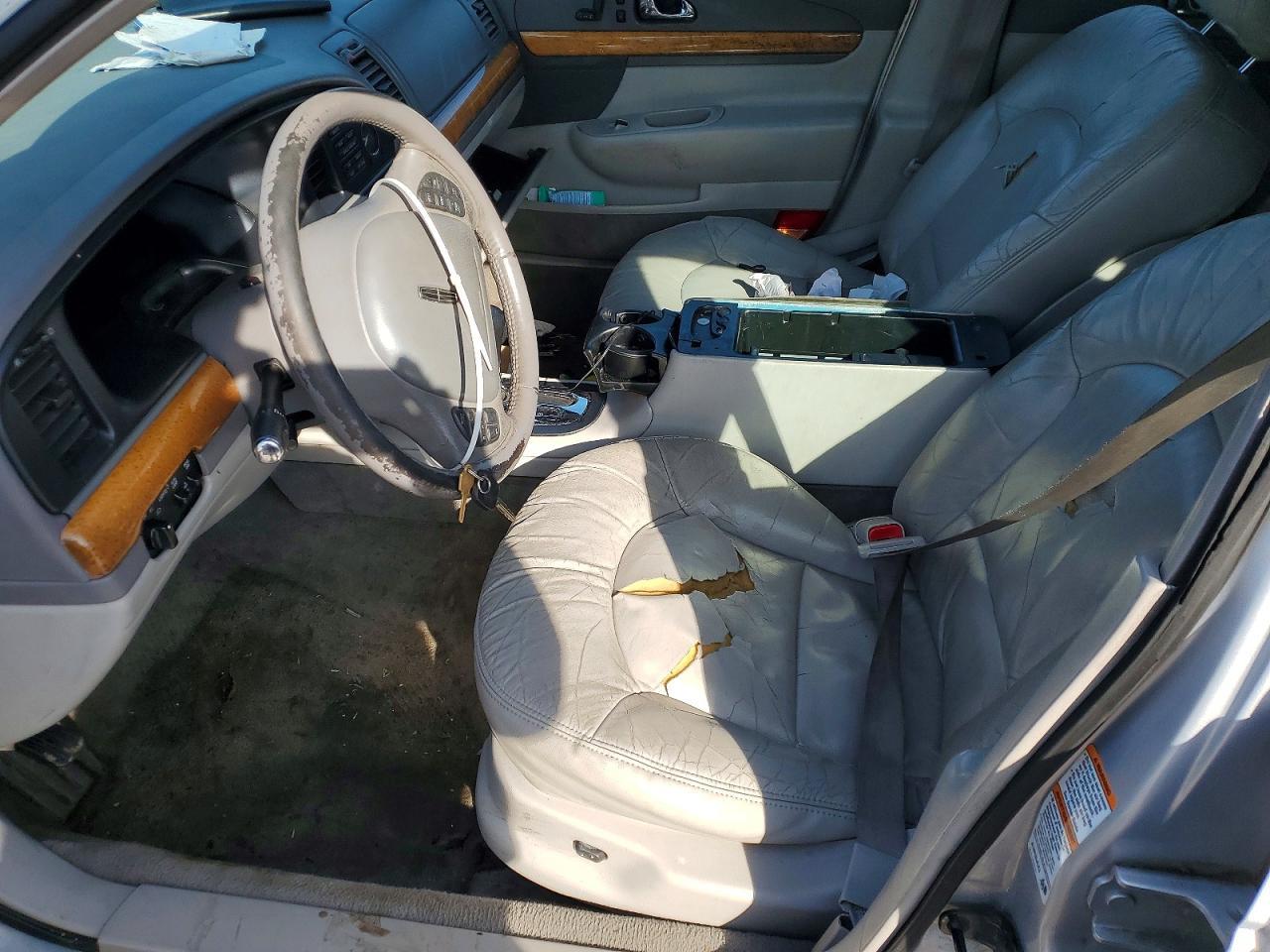 2002 Lincoln Continental