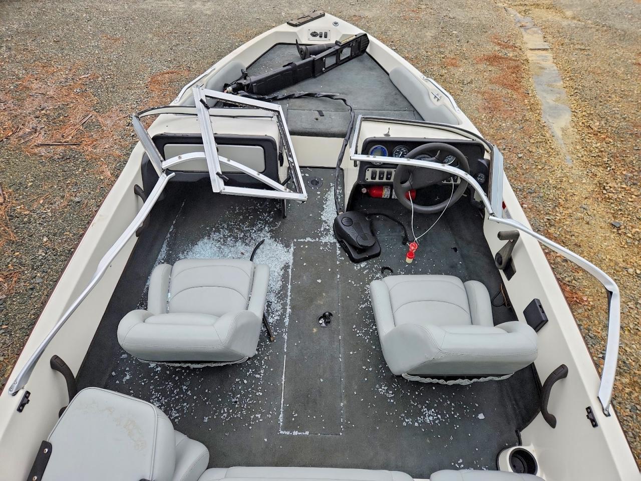 2004 Stratos 180 Boat-Outboard Engine
