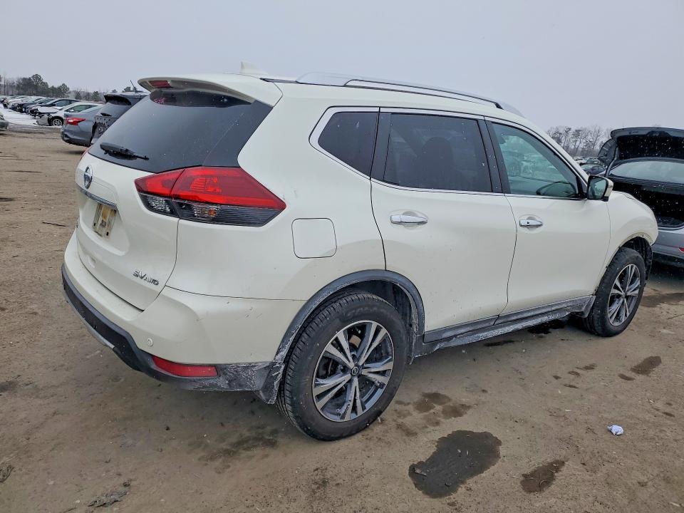 2020 Nissan Rogue sv