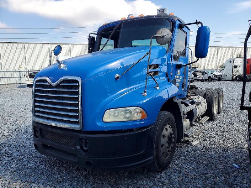 2014 Mack CXU613 Semi Truck