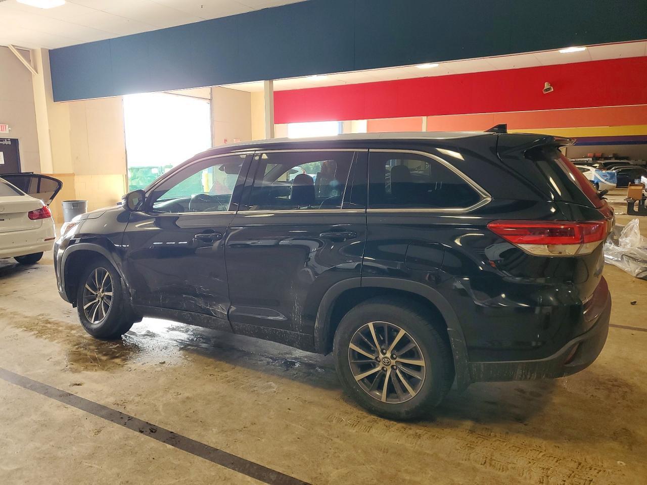 2017 Toyota Highlander se