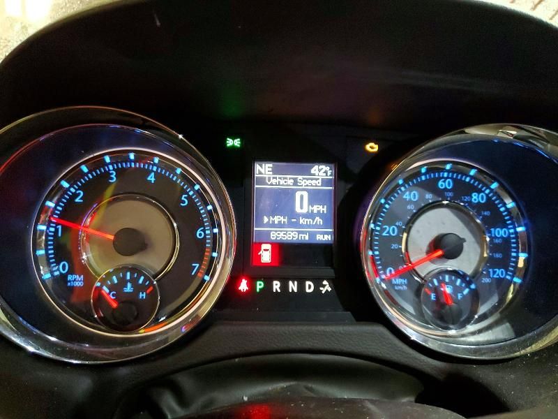 2016 Chrysler Town & Country Touring l