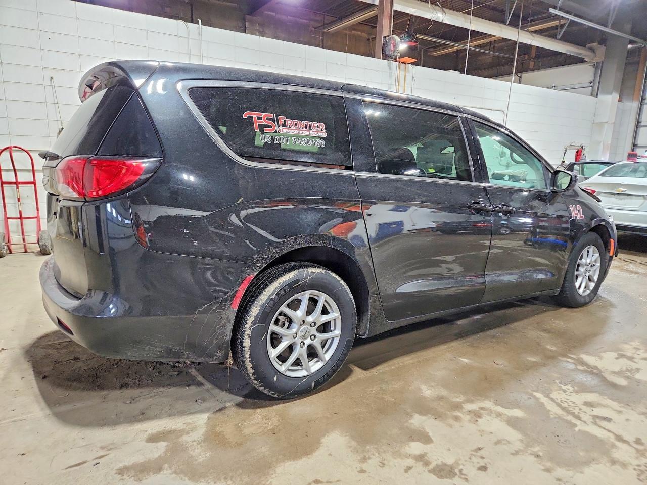2022 Chrysler Voyager lx