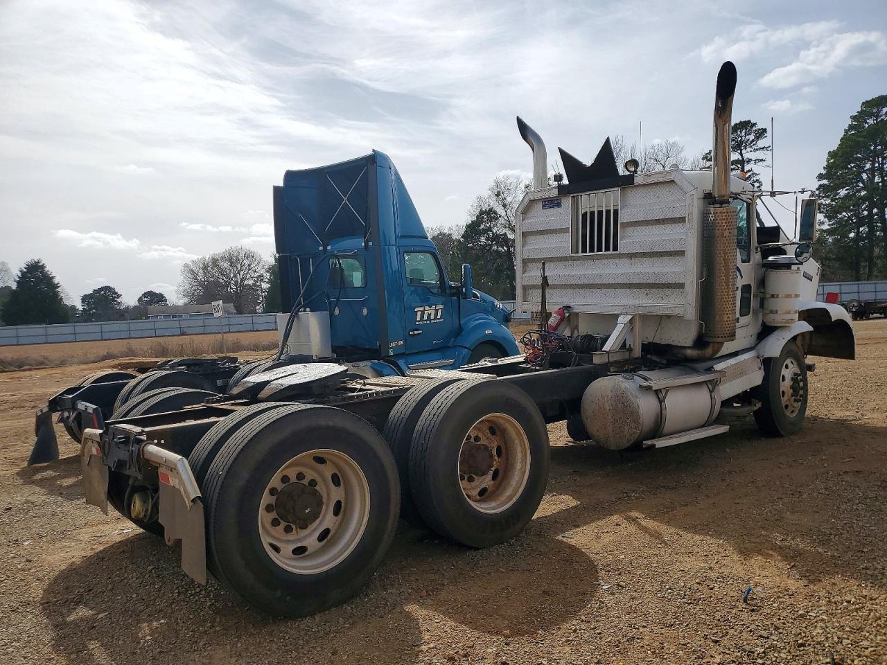 2000 Kenworth W900 Semi Truck