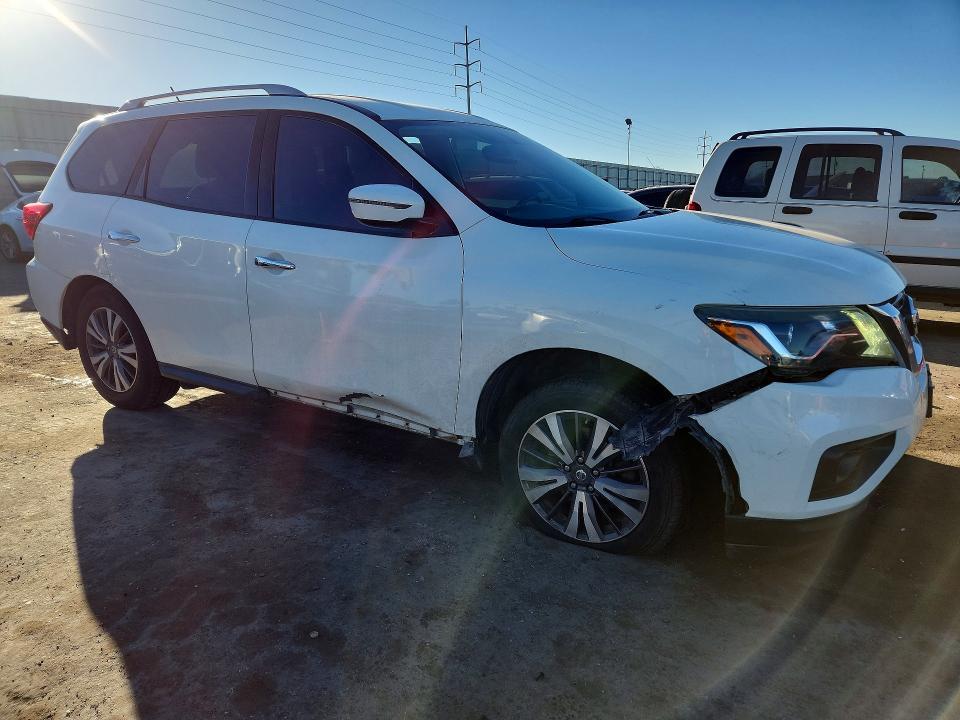 2017 Nissan Pathfinder s
