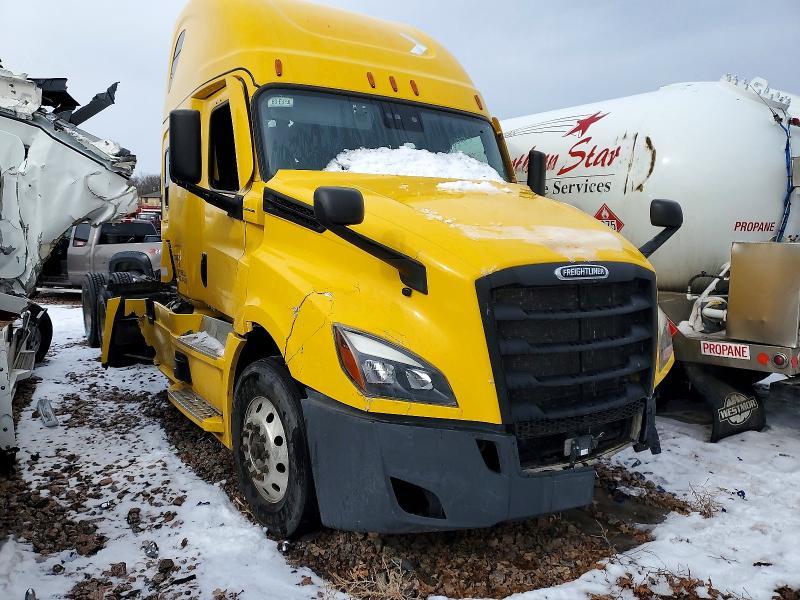 2022 Freigliner 2022 Freightliner Cascadia 126 Semi Truck