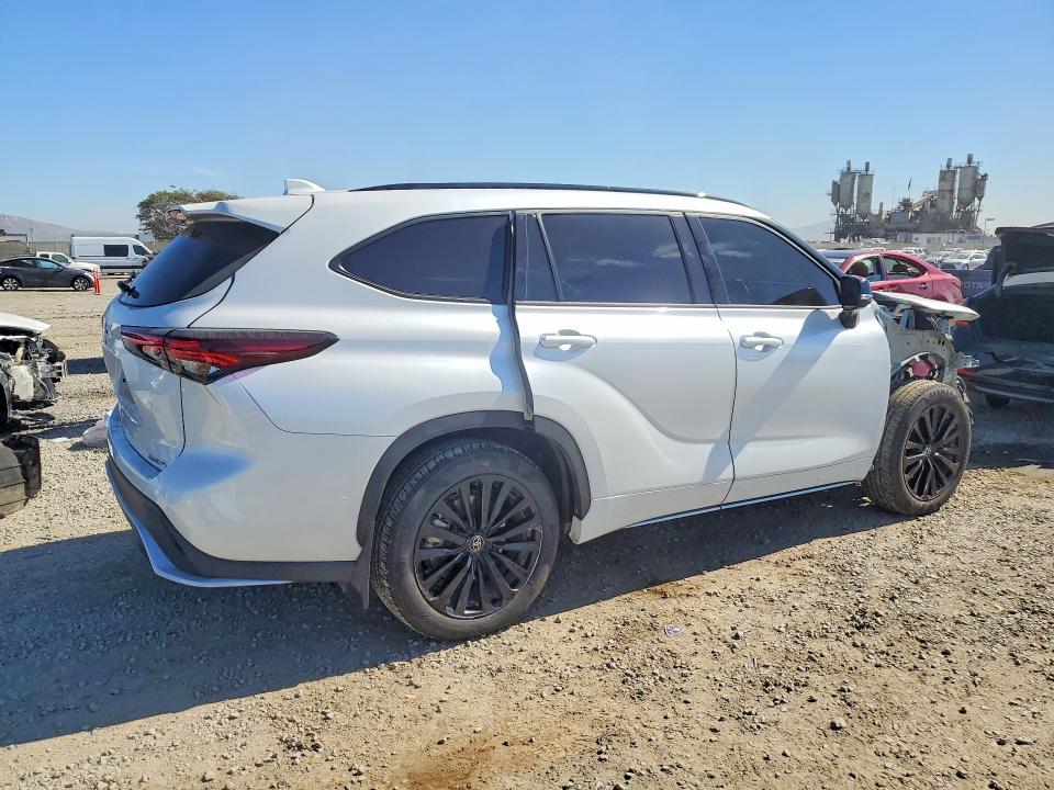 2025 Toyota Highlander xse