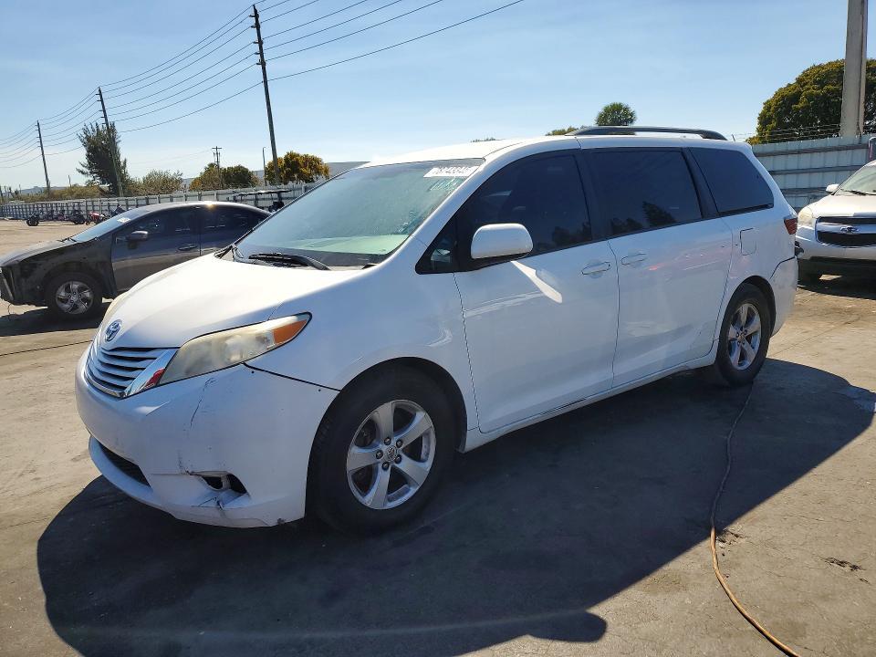 2017 Toyota Sienna le
