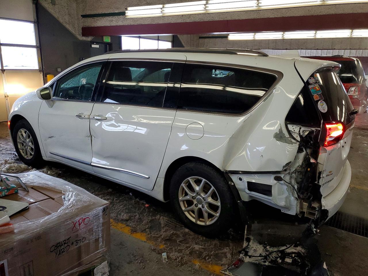 2020 Chrysler Pacifica Touring l
