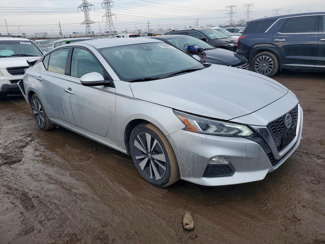 2022 Niss Altima