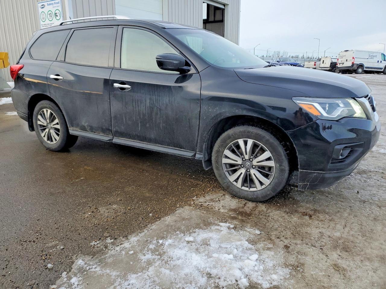 2018 Nissan Pathfinder s
