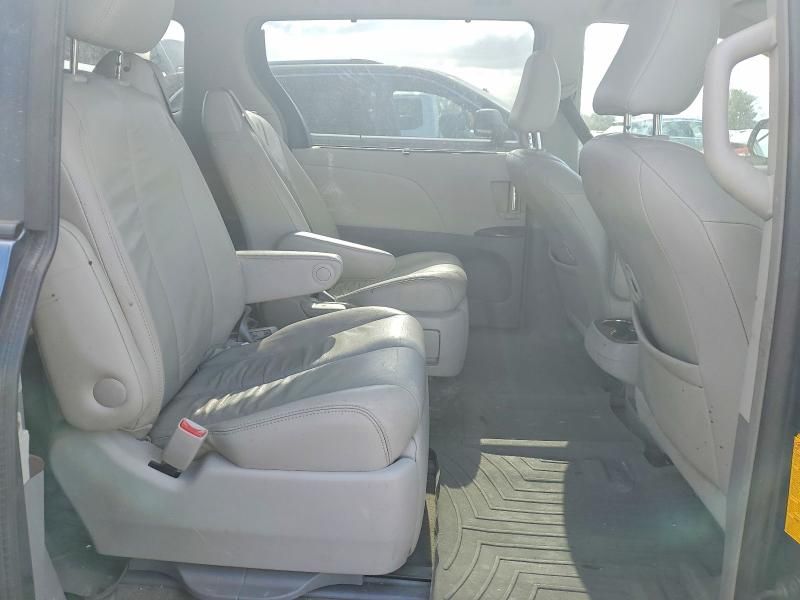 2014 Toyota Sienna xle