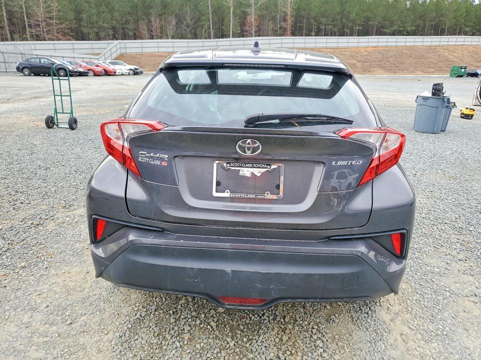 2022 Toyota C-hr xle