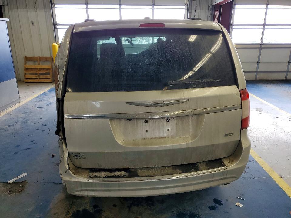 2011 Chrysler Town & Country Touring l