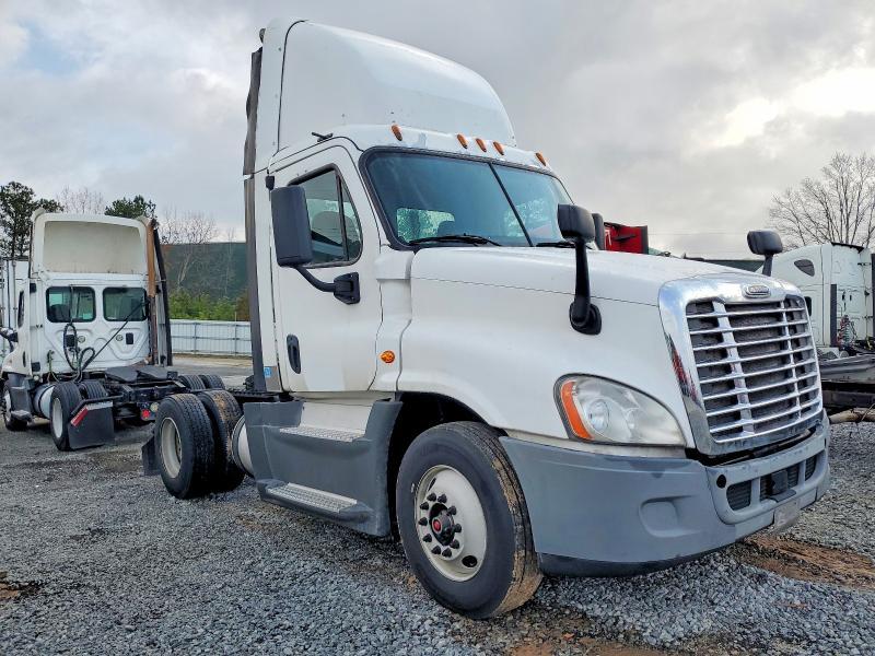 2016 Freightliner Cascadia 125 Semi Truck