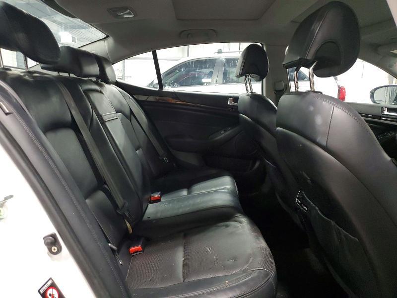 2016 KIA Cadenza Premium