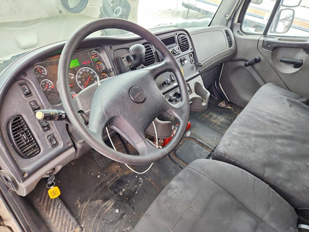2020 Freigliner 2020 Freightliner Business Class M2 BOX Truck