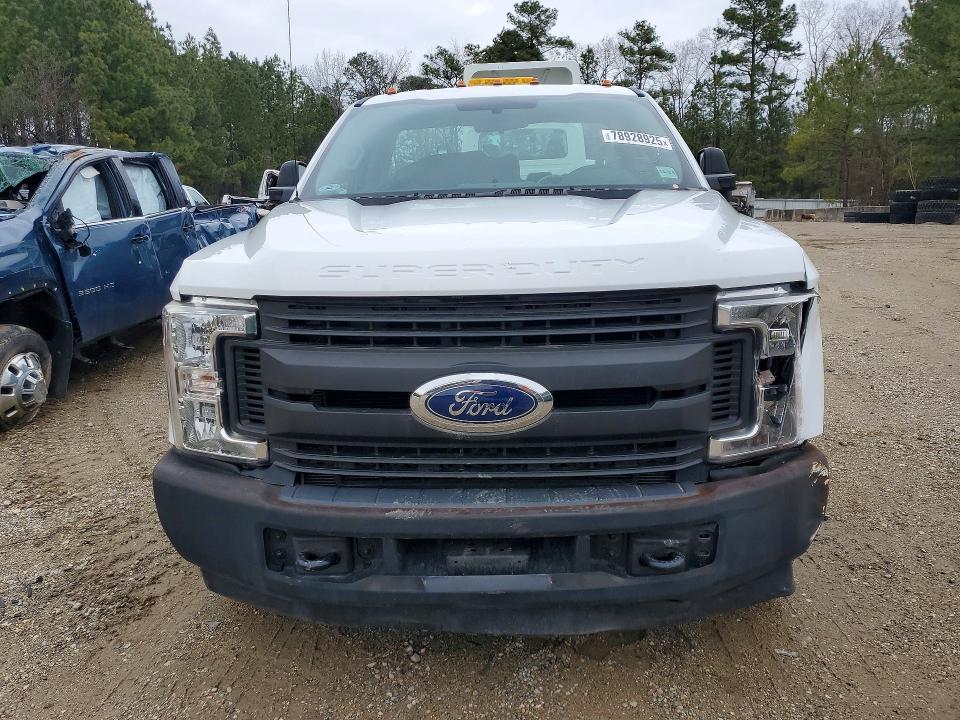 2017 Ford F350 Super Duty Flatbed Truck