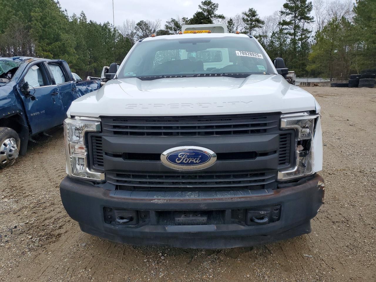 2017 Ford F350 Super Duty Flatbed Truck