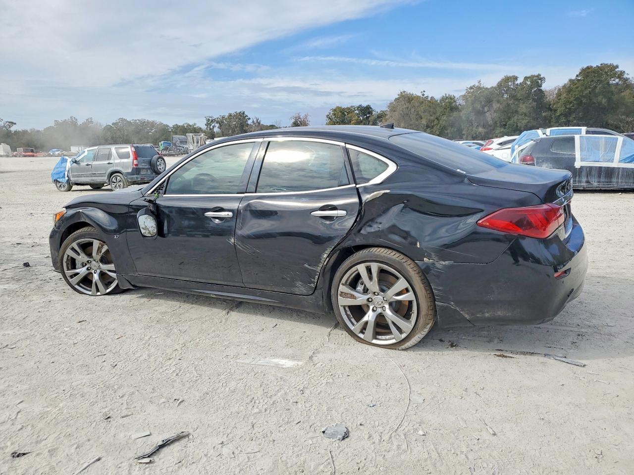 2016 Infiniti Q70 3.7