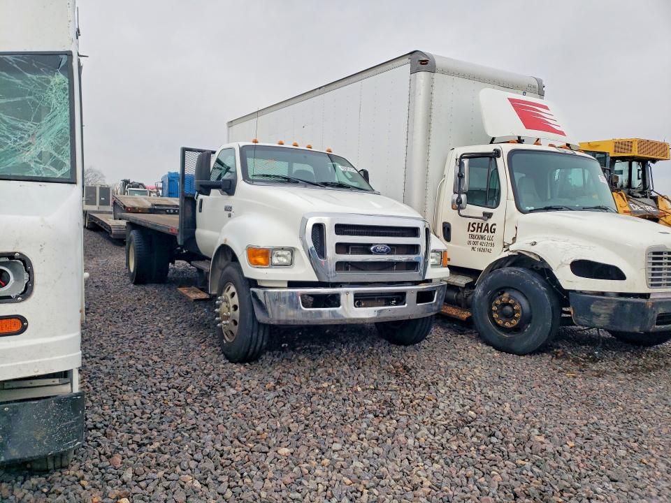 2015 Ford F650 Super Duty Flatbed Truck