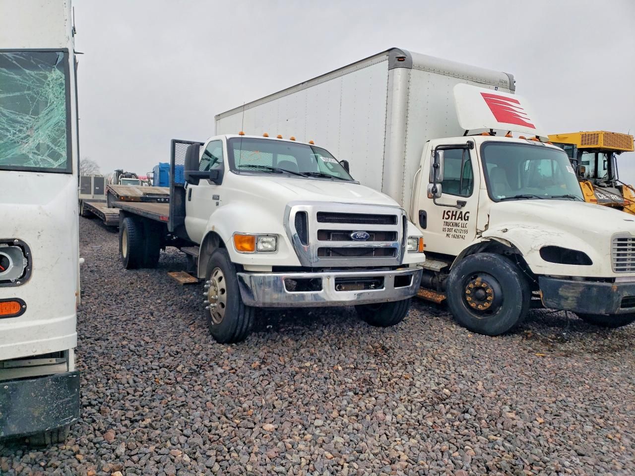 2015 Ford F650 Super Duty Flatbed Truck