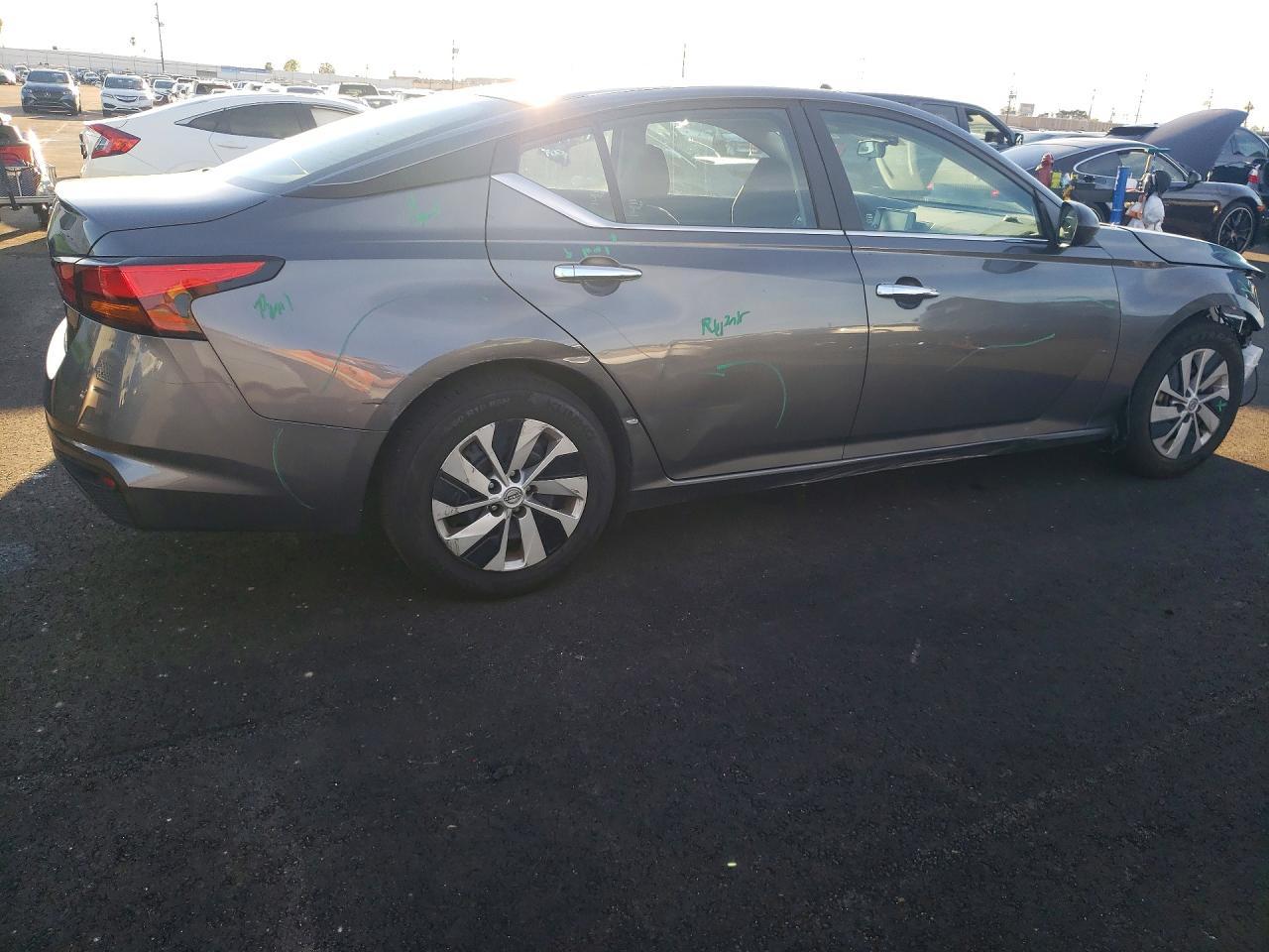 2024 Niss Altima