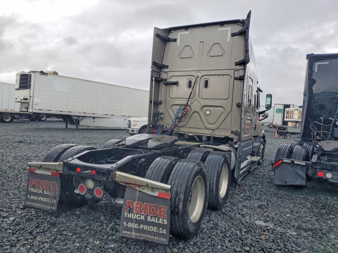 2021 Freigliner 2021 Freightliner Cascadia 126 Semi Truck