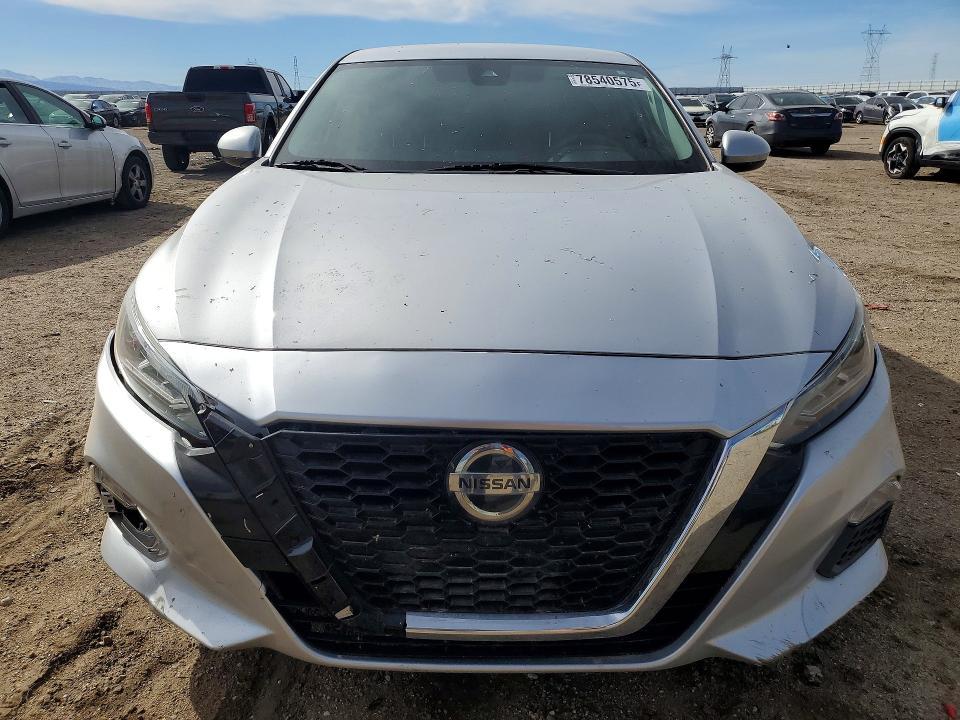 2021 Niss Altima 2.5 sv