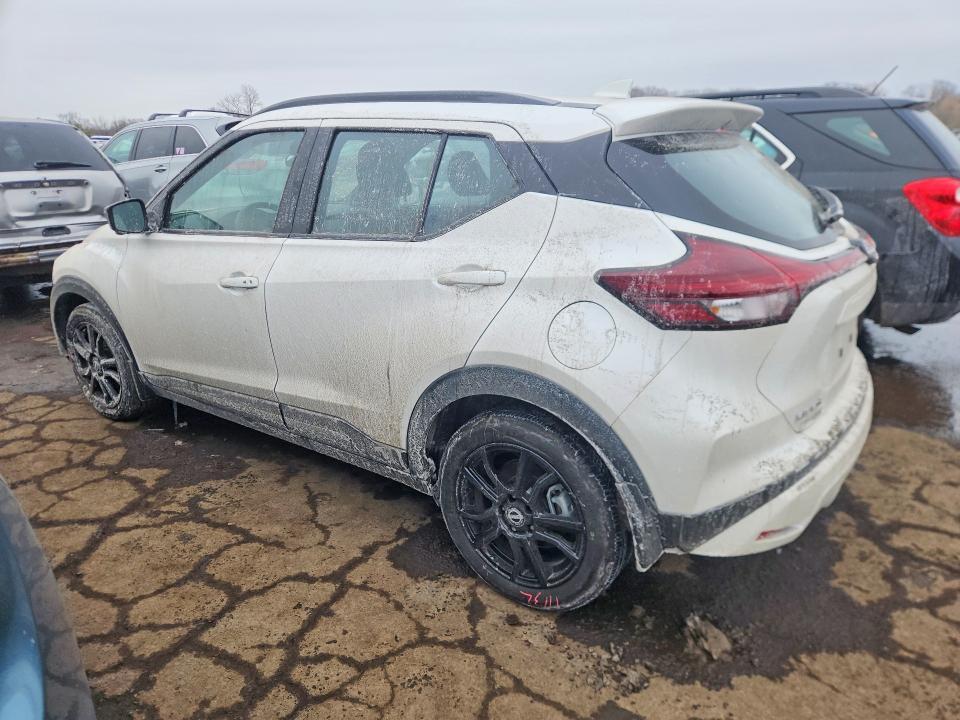2024 Nissan Kicks sr