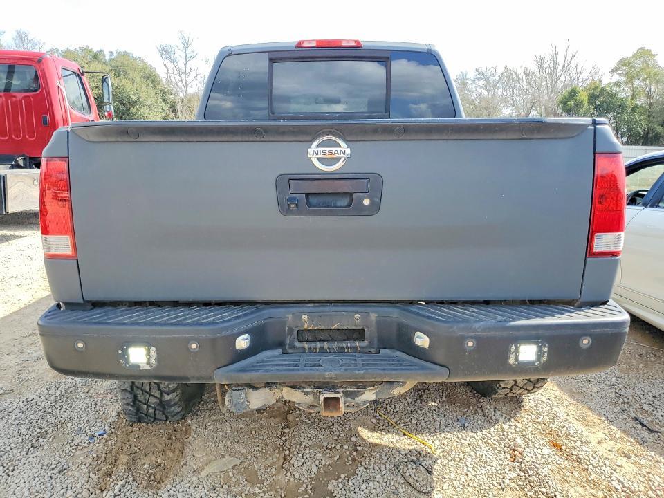 2013 Nissan Titan SV