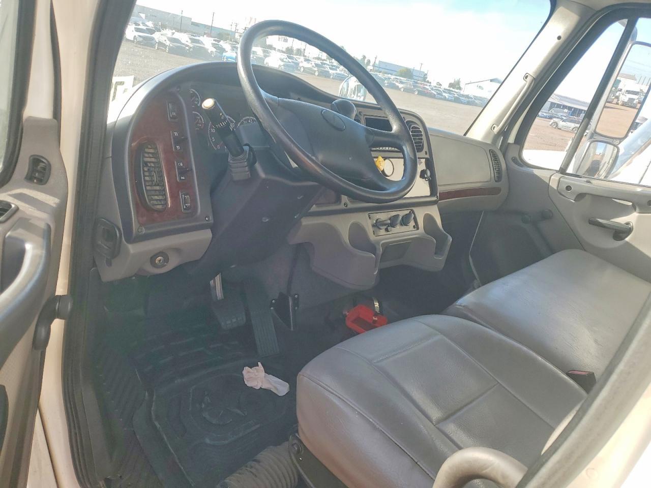 2019 Freightliner Business Class M2 BOX Truck
