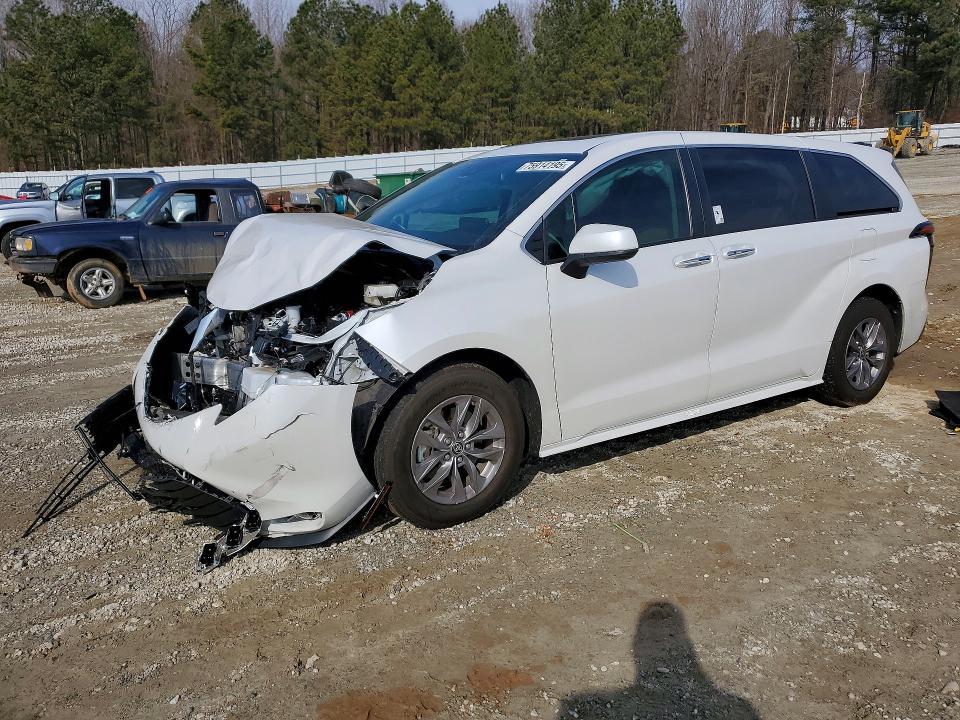 2024 Toyota Sienna xle