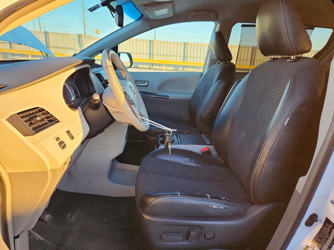 2014 Toyota Sienna Sport
