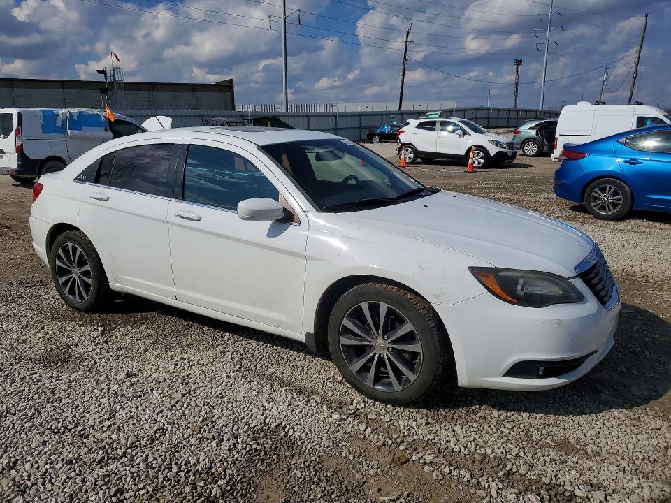 2013 Chrysler 200 Limited