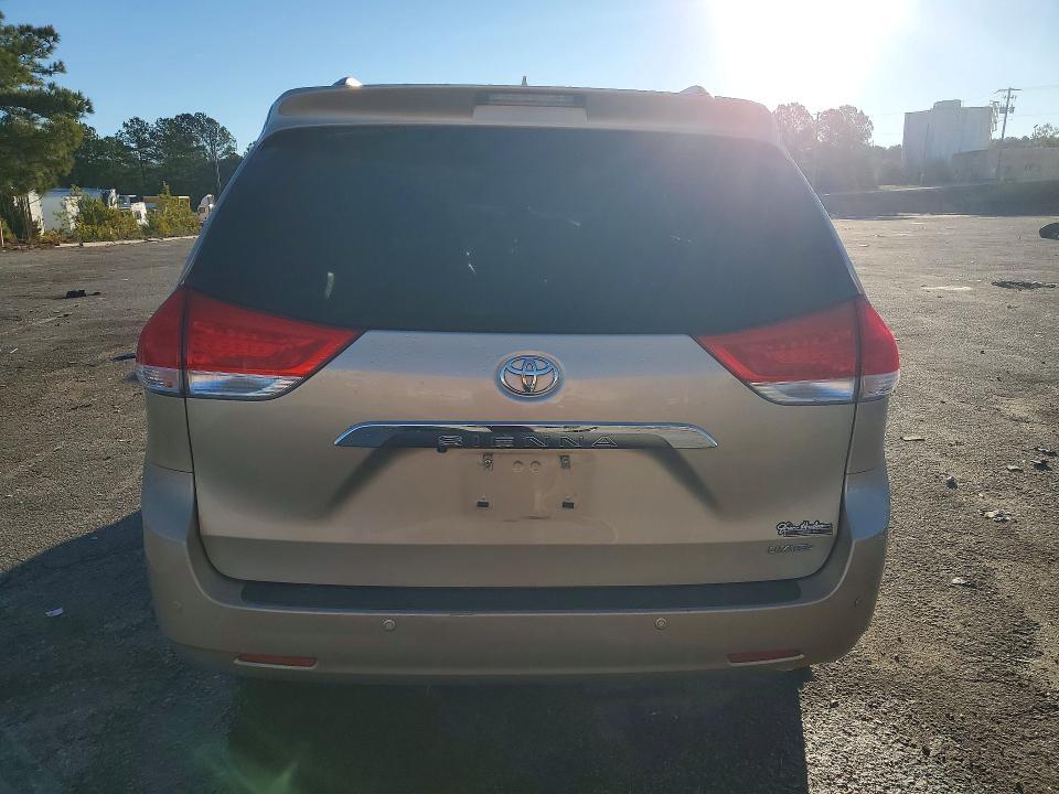 2013 Toyota Sienna xle