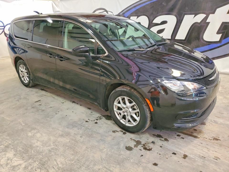 2023 Chrysler Voyager lx