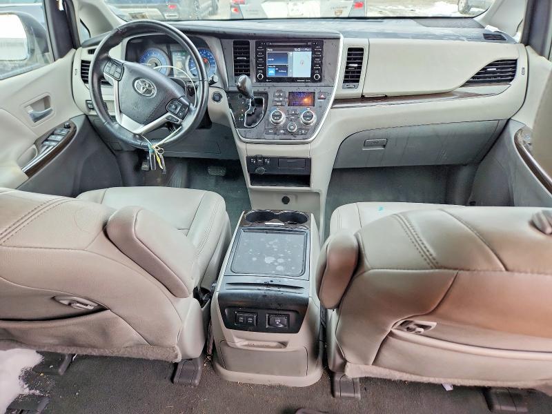 2020 Toyota Sienna xle