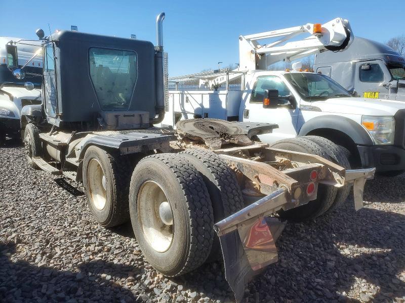 1996 Freigliner 1996 Freightliner Convention Semi Truck