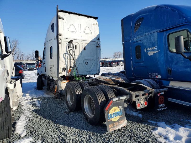2020 Freightliner Cascadia 1-semi Truck