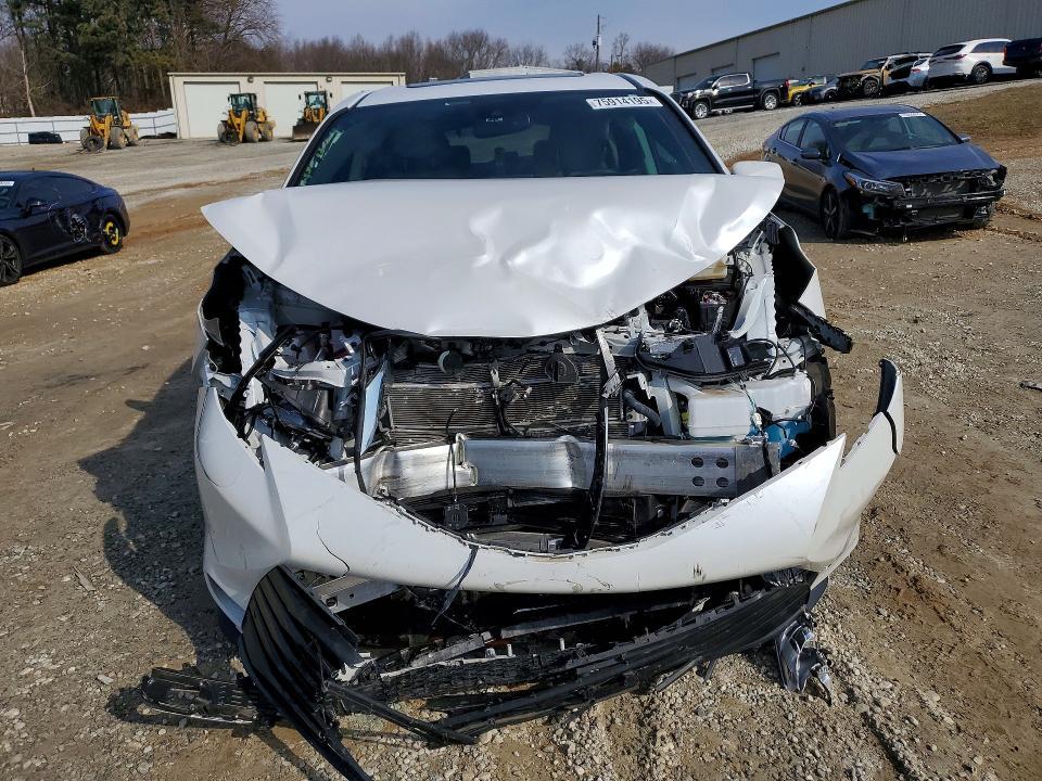 2024 Toyota Sienna xle
