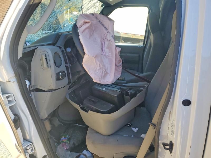 2025 Ford Econoline E350 Super Duty Cutaway van