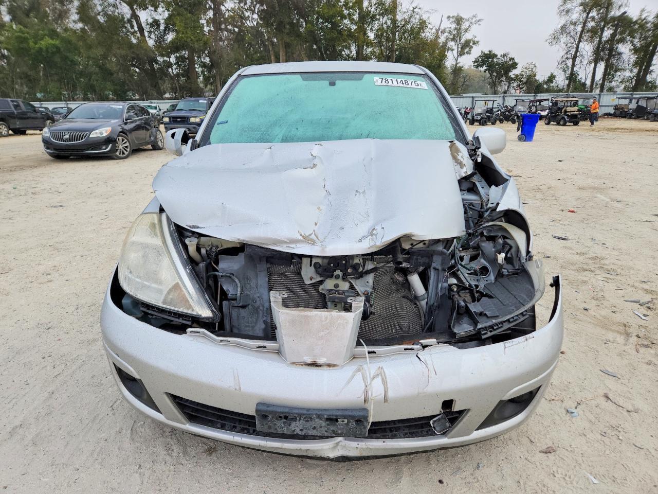 2012 Niss Versa s