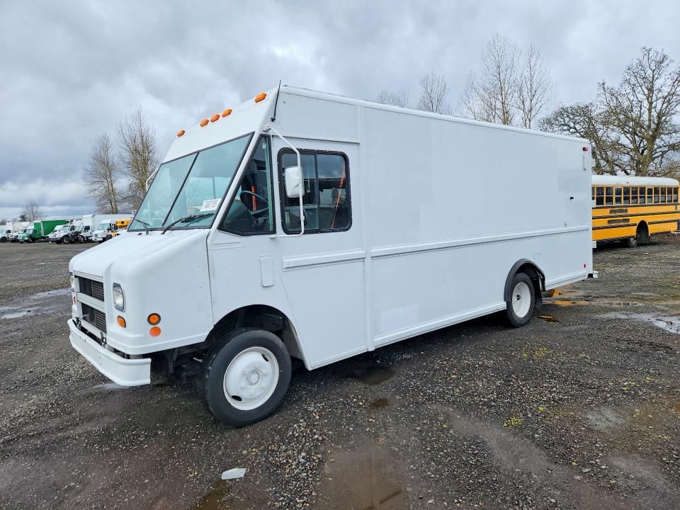 2004 Freightliner MT45 Chassis Delivery Truck